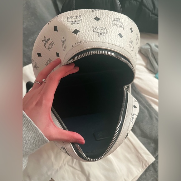 AUNTHENTIC MCM backpack - Picture 6 of 9